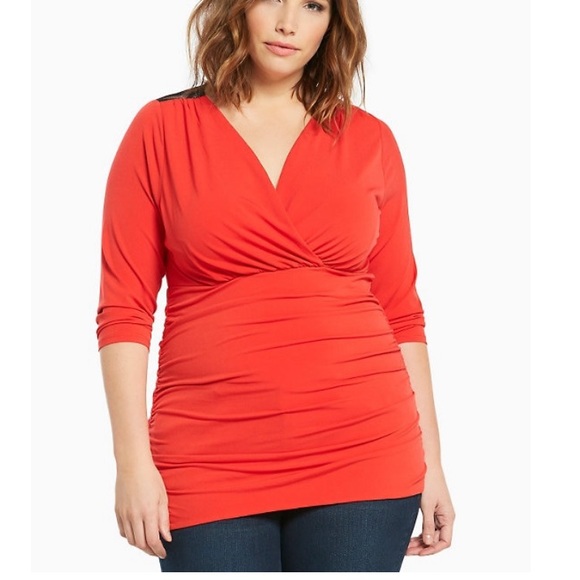 torrid Tops - torrid Shirred Lace Inset Surplice Top Size 00 (M)